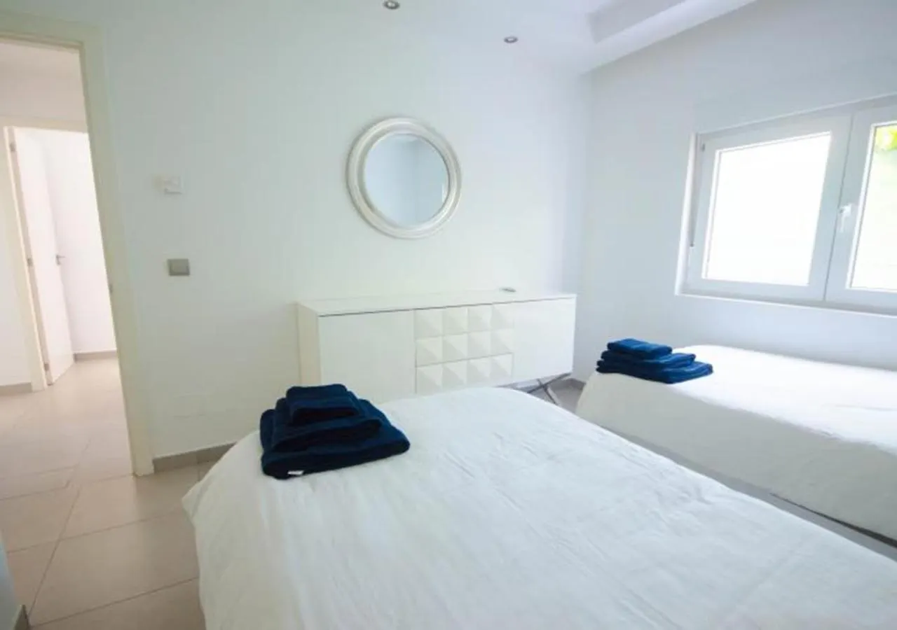 Villa De La Popa - Beachfront Estepona