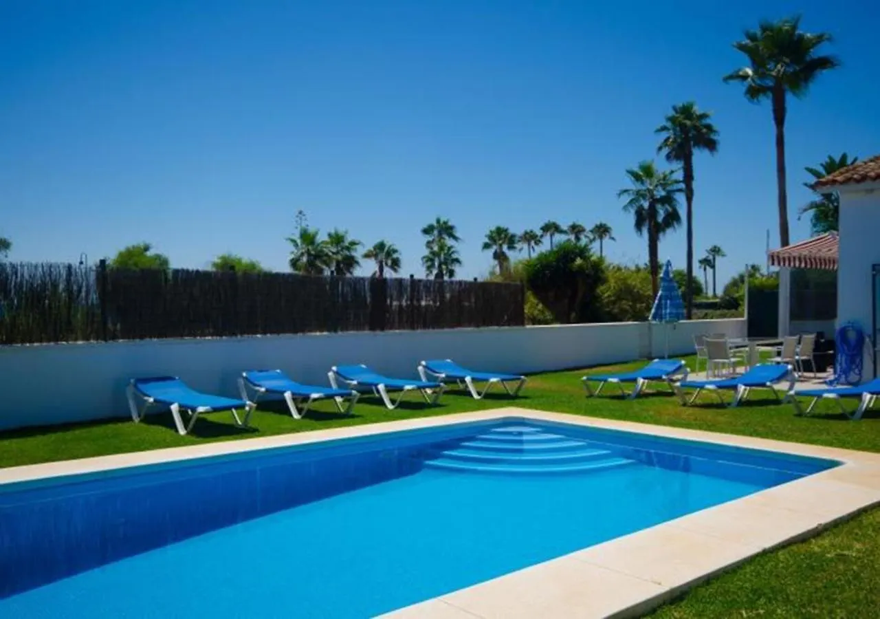 Villa De La Popa - Beachfront Estepona