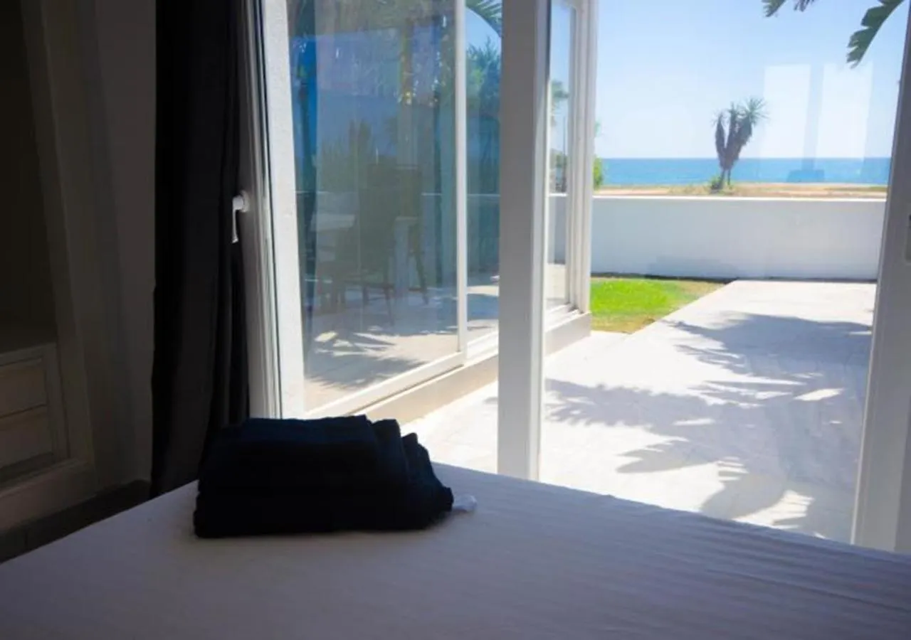 Villa De La Popa - Beachfront Estepona