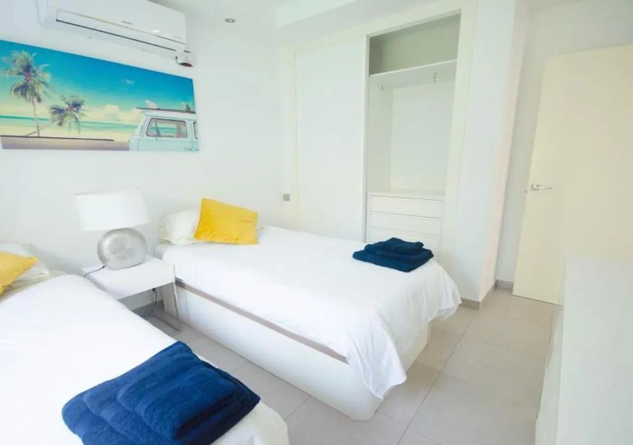 Villa De La Popa - Beachfront Estepona