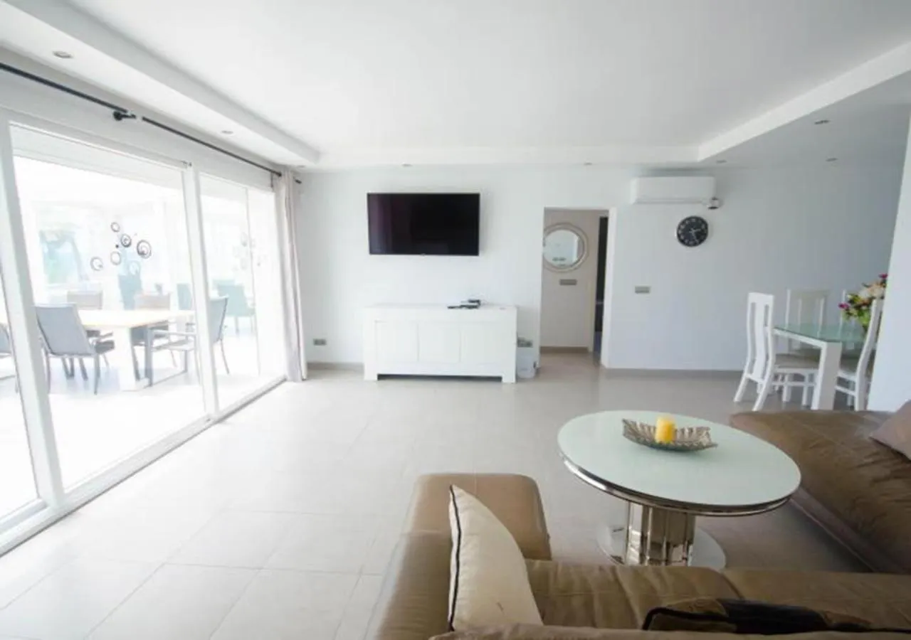 Villa De La Popa - Beachfront Estepona 0*,