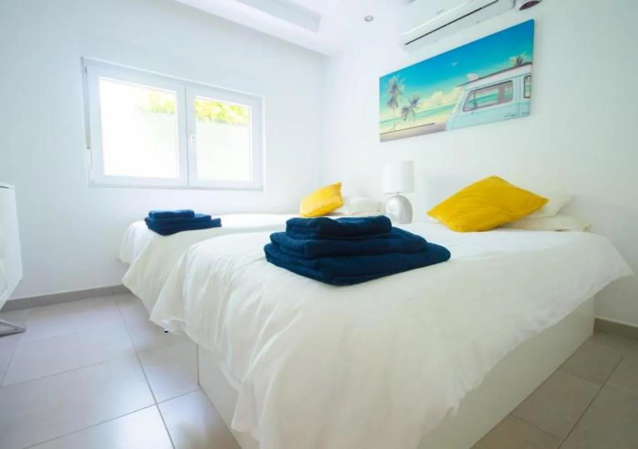 Villa De La Popa - Beachfront Estepona