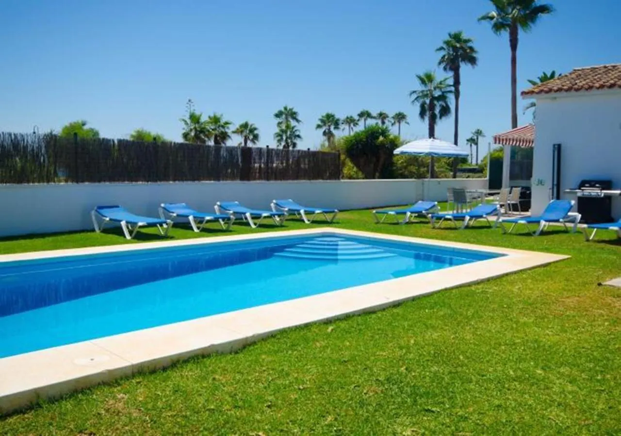 Villa De La Popa - Beachfront Estepona