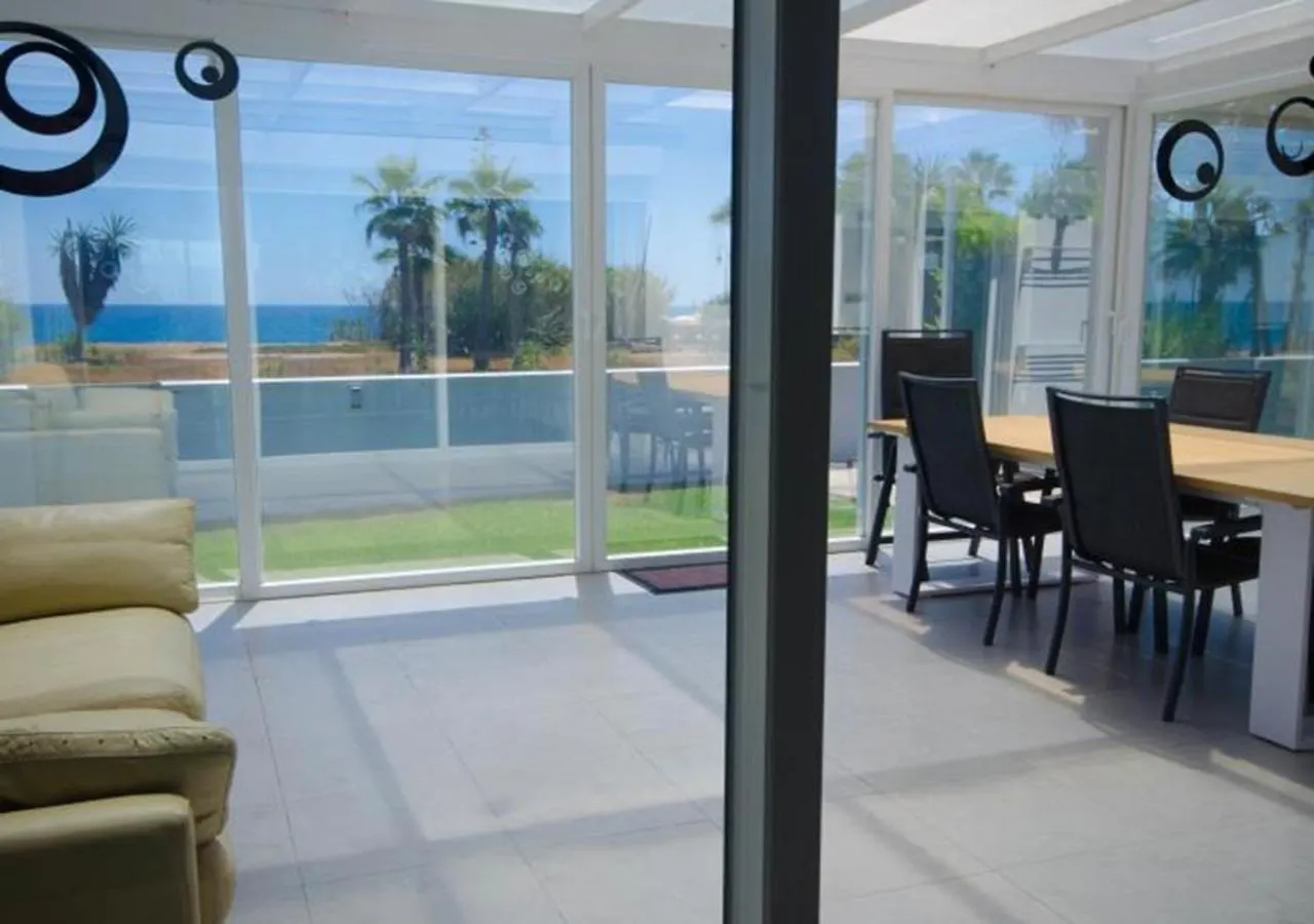 Villa De La Popa - Beachfront Estepona