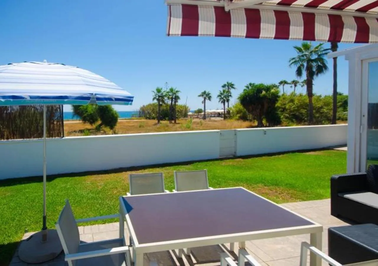 Villa De La Popa - Beachfront Estepona