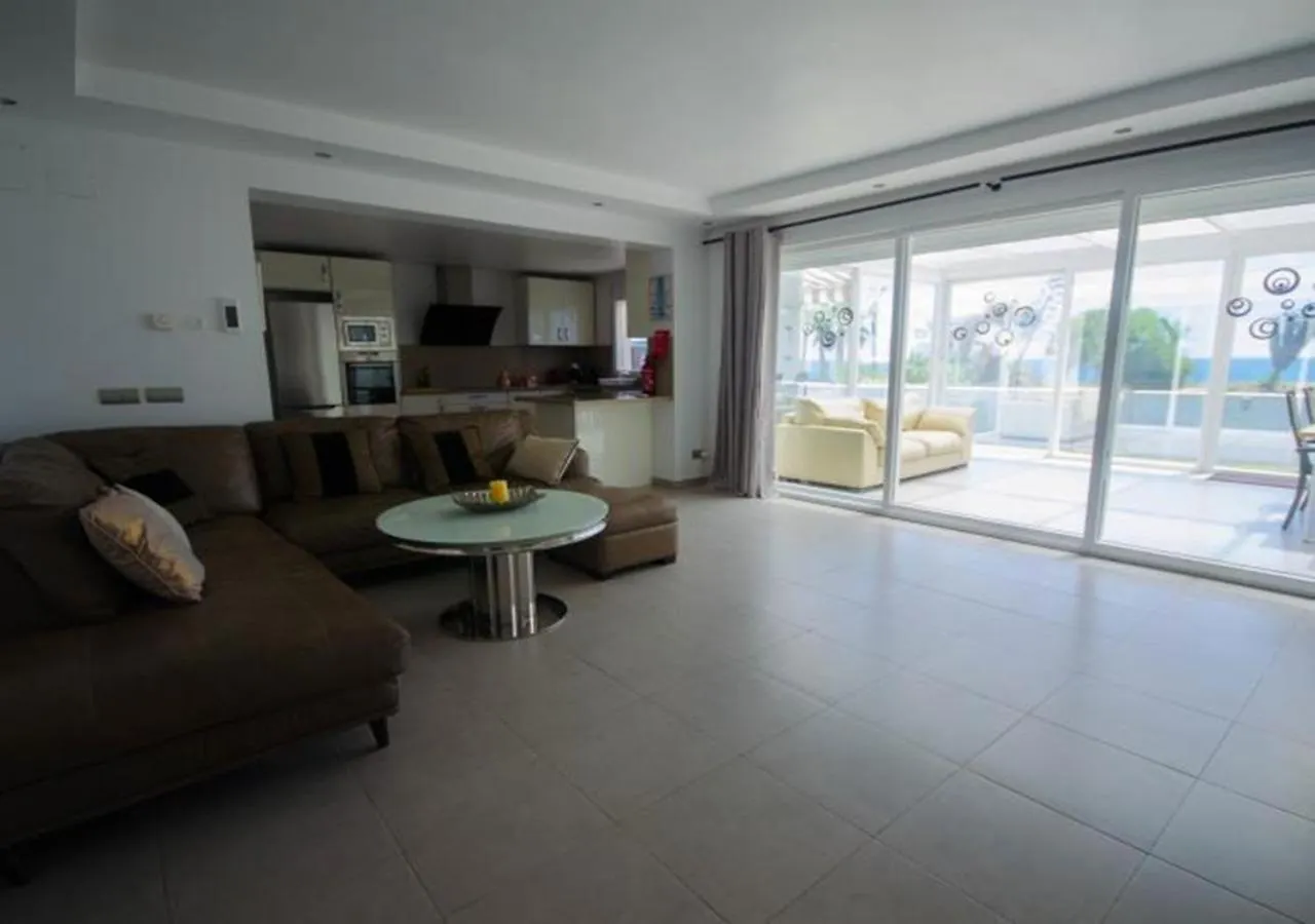 Villa De La Popa - Beachfront Estepona 0*,  Spain