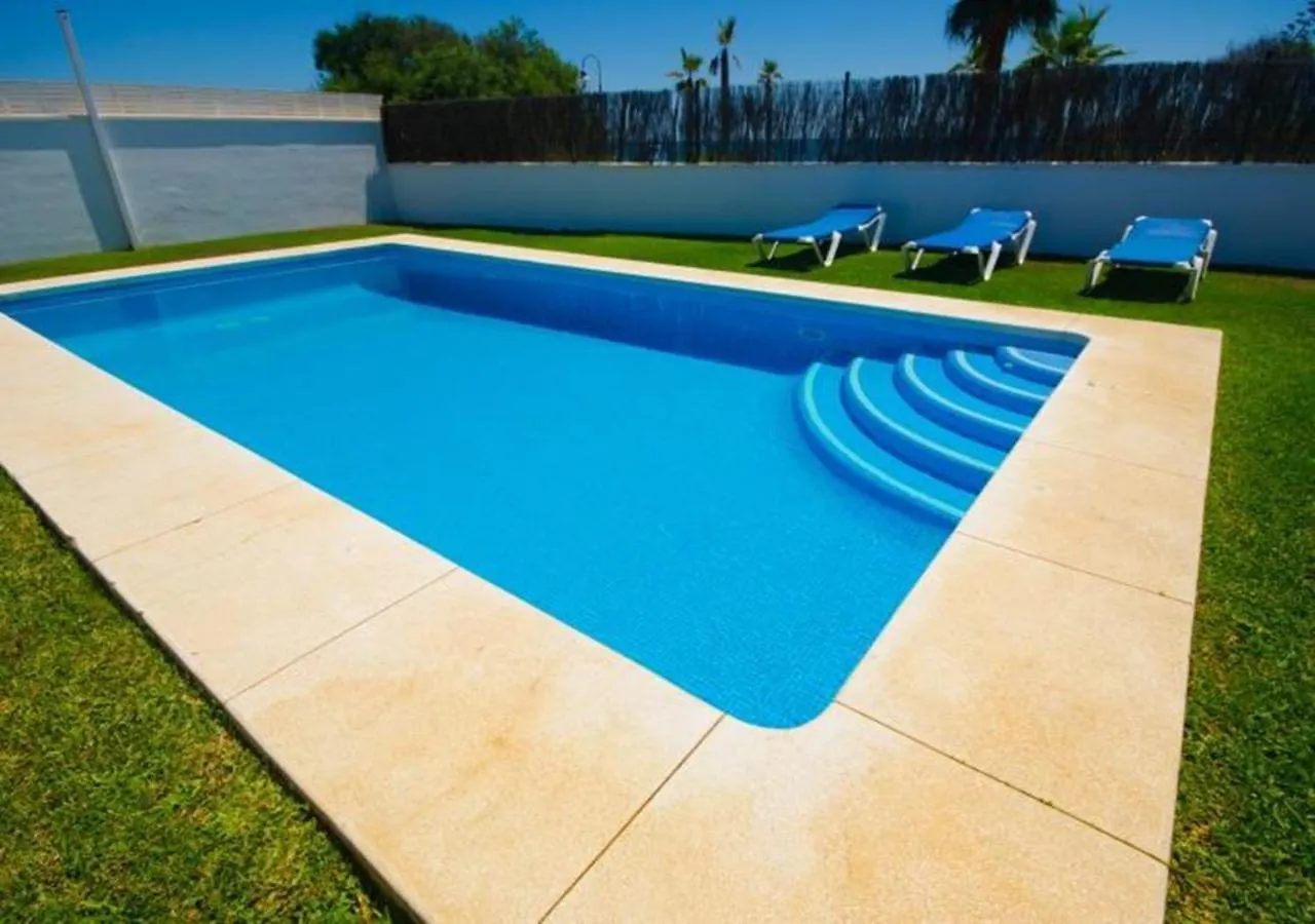 Villa De La Popa - Beachfront Estepona