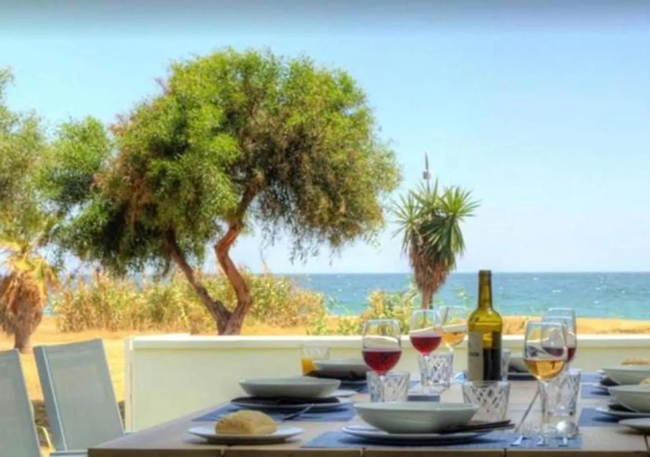 Villa De La Popa - Beachfront Estepona