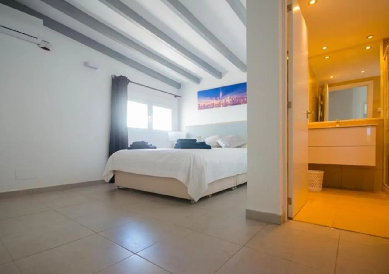 Villa De La Popa - Beachfront Estepona Spain