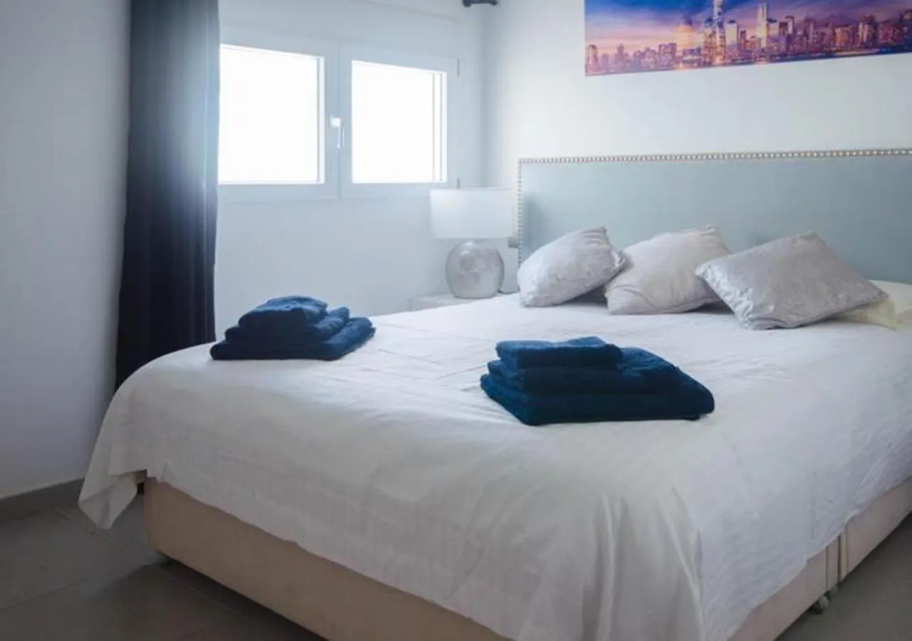Villa De La Popa - Beachfront Estepona